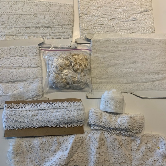 Lot of Lace - Picture 2 of 11